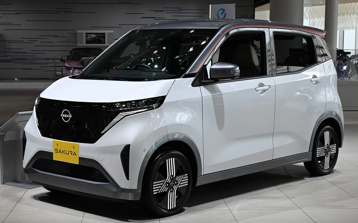 日産 サクラの外観